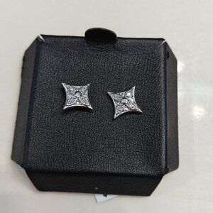 1/10 tw diamond studs sterling sliver